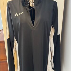 Nike Women's Black and White Sweatshirt